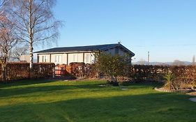 Ruth'S Retreat Shropshire Countryside Lodge With Private Hot Tub & Great Views